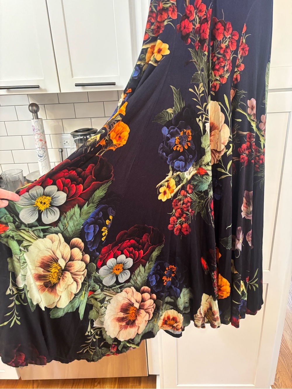 new Alice and Olivia Augusta maxi dress in magic garden gradient floral - Picture 8 of 12